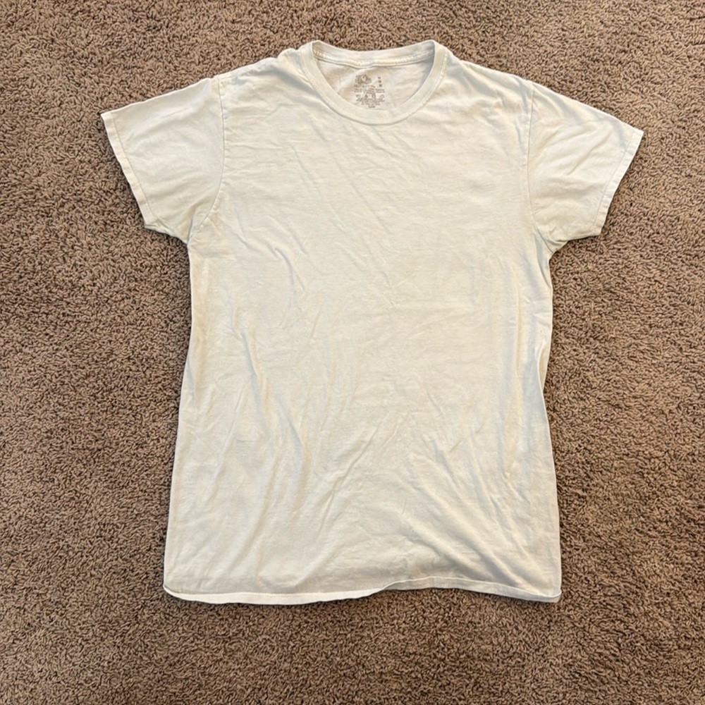 Fruit of the Loom white T-Shirt 
Medium